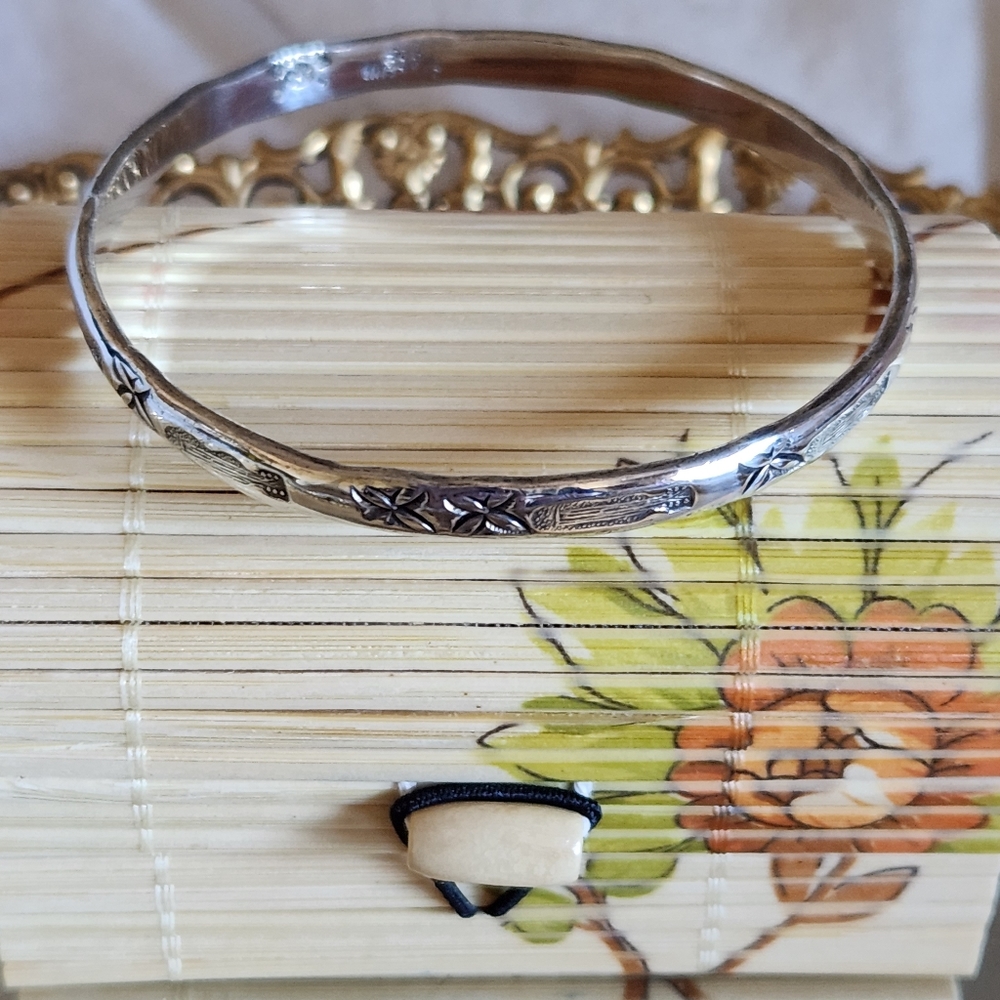 Women's 925 Solid Engraved Bracelet, 19.7 grams. Size 8"